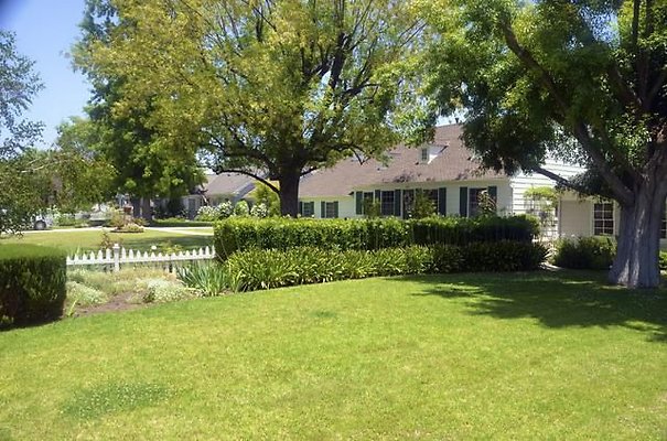 Van Nuys Homes 98 1