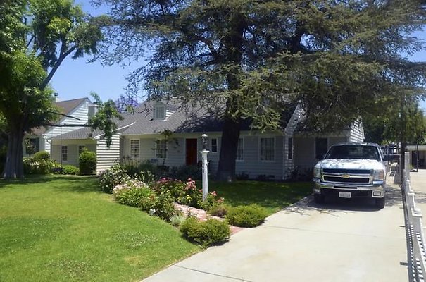 Van Nuys Homes 94 1