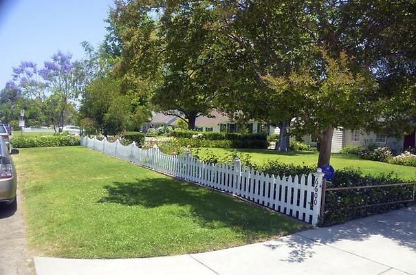 Van Nuys Homes 92 1