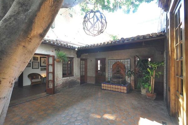3847 courtyard