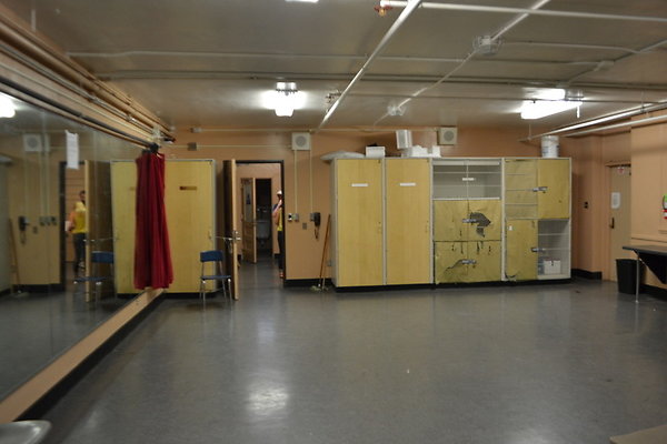 Van.Nuys.HS.Green.Rm.06