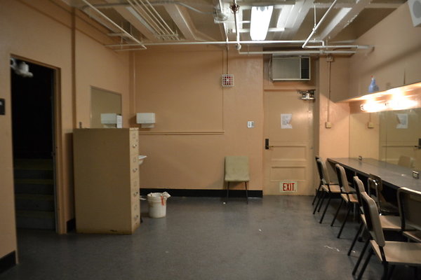 Van.Nuys.HS.Green.Rm.02