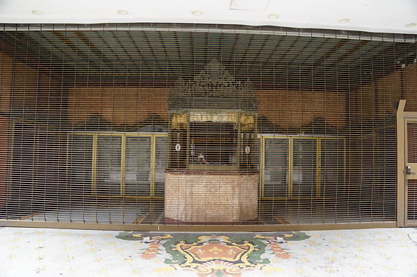 LA.Theater.Front.08