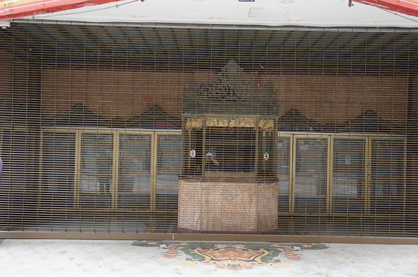 LA.Theater.Front.06