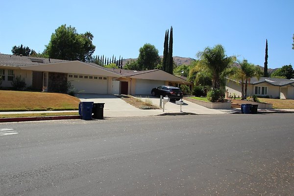 22.Neighborhood.Goya-Titian.GranadaHills