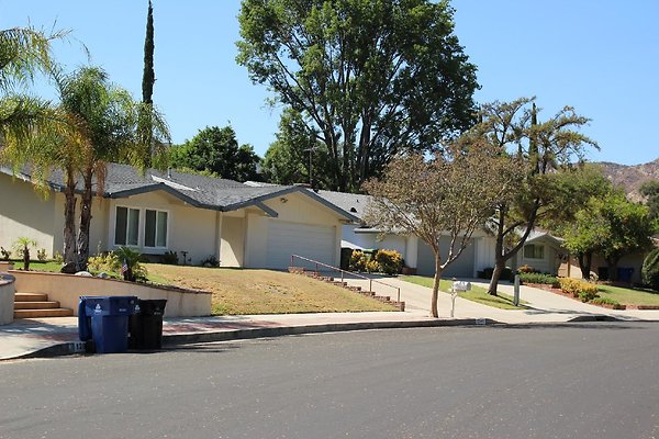 24.Neighborhood.Goya-Titian.GranadaHills