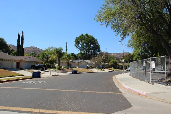 35.Neighborhood.Goya-Titian.GranadaHills