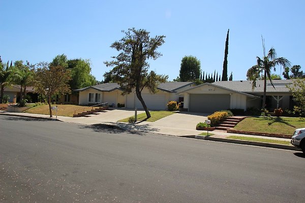 31.Neighborhood.Goya-Titian.GranadaHills