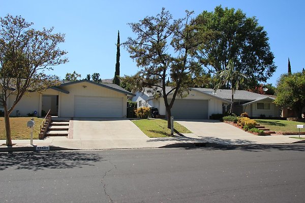 29.Neighborhood.Goya-Titian.GranadaHills
