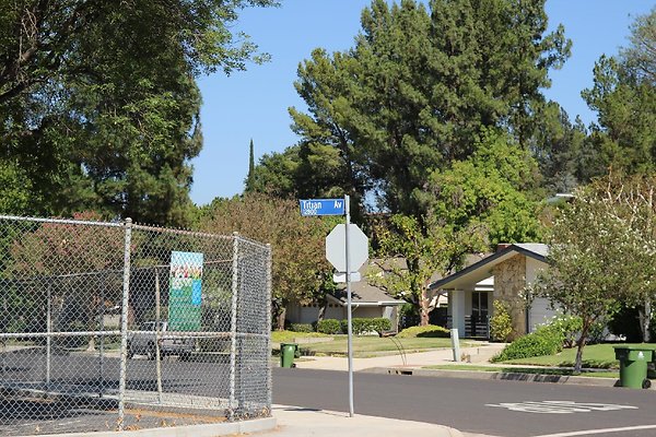 39.Neighborhood.Goya-Titian.GranadaHills