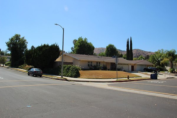 15.Neighborhood.Goya-Titian.GranadaHills