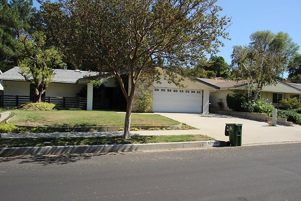 04.Neighborhood.Goya-Titian.GranadaHills