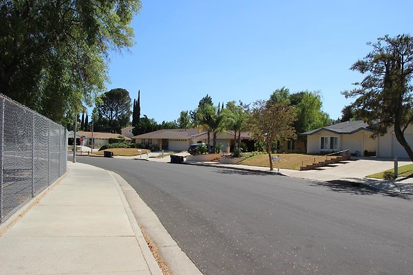 30.Neighborhood.Goya-Titian.GranadaHills