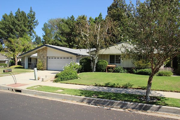 10.Neighborhood.Goya-Titian.GranadaHills