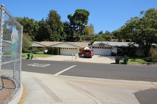 18.Neighborhood.Goya-Titian.GranadaHills