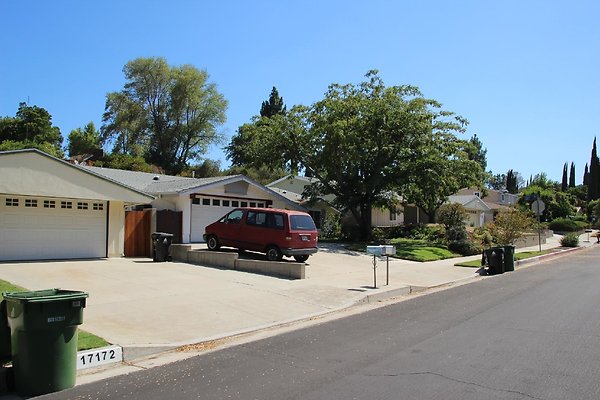 12.Neighborhood.Goya-Titian.GranadaHills
