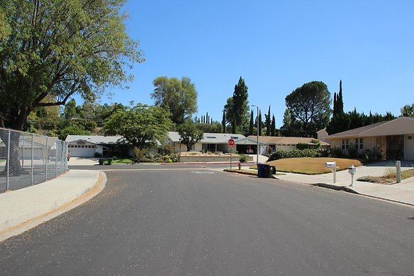 27.Neighborhood.Goya-Titian.GranadaHills