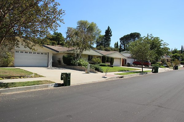 05.Neighborhood.Goya-Titian.GranadaHills