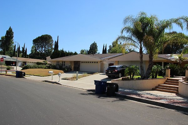 28.Neighborhood.Goya-Titian.GranadaHills