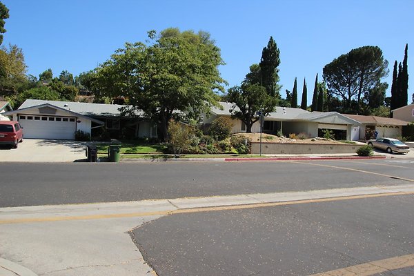 19.Neighborhood.Goya-Titian.GranadaHills