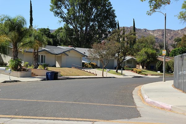 17.Neighborhood.Goya-Titian.GranadaHills