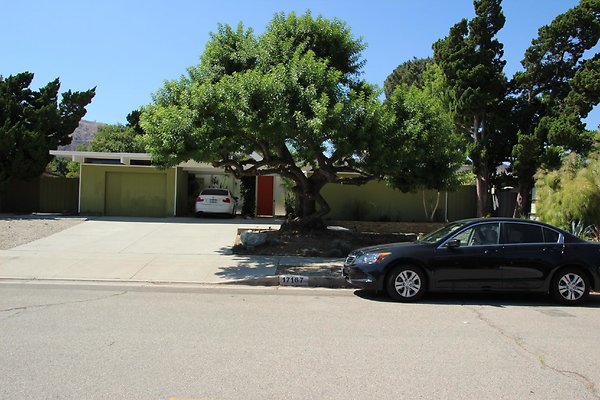 182.Neighborhood.EICHLER.Lisette.GranadaHills