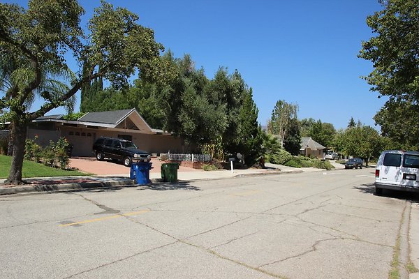 60.Neighborhood.EICHLER.Lisette.GranadaHills