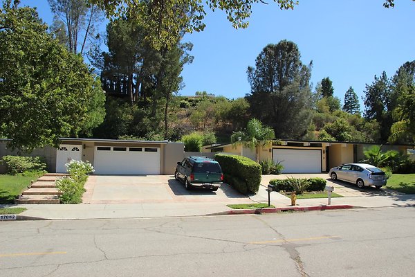 69.Neighborhood.EICHLER.Lisette.GranadaHills