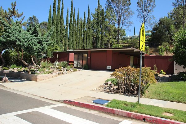 88.Neighborhood.EICHLER.Lisette.GranadaHills