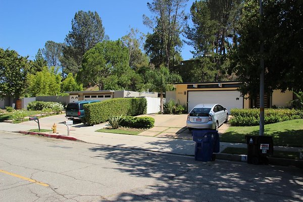78.Neighborhood.EICHLER.Lisette.GranadaHills