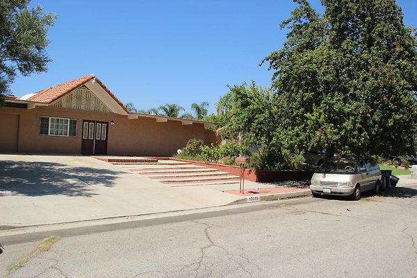 80.Neighborhood.EICHLER.Lisette.GranadaHills