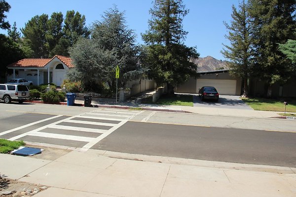 97.Neighborhood.EICHLER.Lisette.GranadaHills
