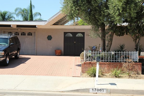 62.Neighborhood.EICHLER.Lisette.GranadaHills