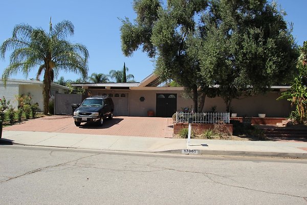 63.Neighborhood.EICHLER.Lisette.GranadaHills