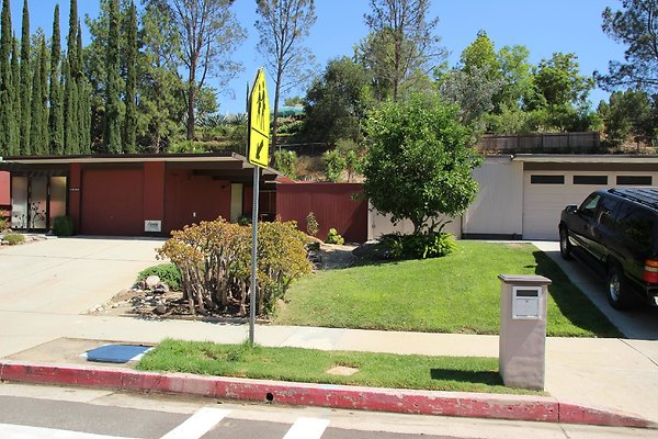 89.Neighborhood.EICHLER.Lisette.GranadaHills