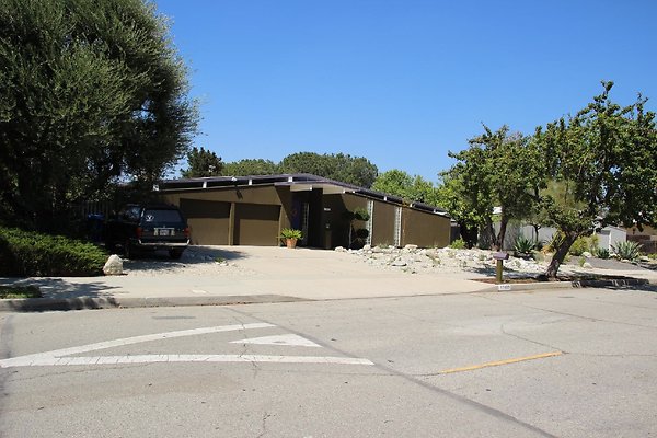 07.Neighborhood.EICHLER.Lisette.GranadaHills
