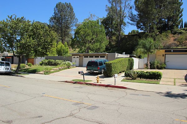 73.Neighborhood.EICHLER.Lisette.GranadaHills