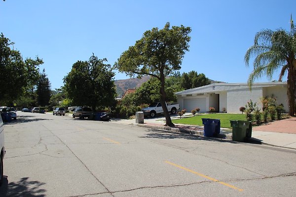 64.Neighborhood.EICHLER.Lisette.GranadaHills