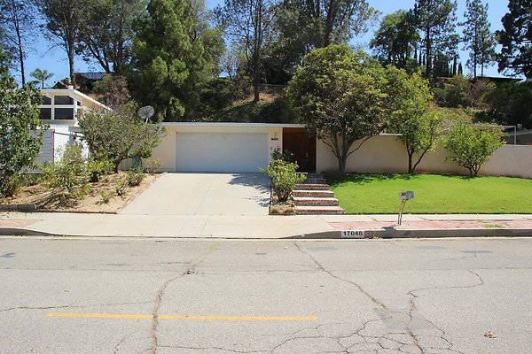 52.Neighborhood.EICHLER.Lisette.GranadaHills