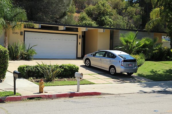 68.Neighborhood.EICHLER.Lisette.GranadaHills