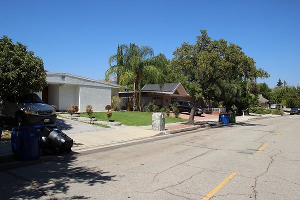 77.Neighborhood.EICHLER.Lisette.GranadaHills