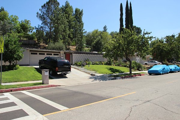 94.Neighborhood.EICHLER.Lisette.GranadaHills