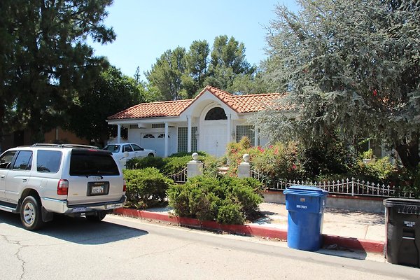 85.Neighborhood.EICHLER.Lisette.GranadaHills