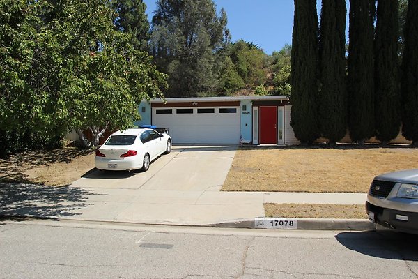 82.Neighborhood.EICHLER.Lisette.GranadaHills