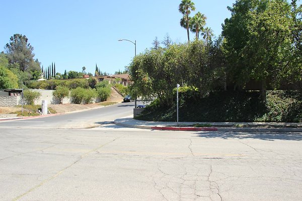 31.Neighborhood.EICHLER.Lisette.GranadaHills