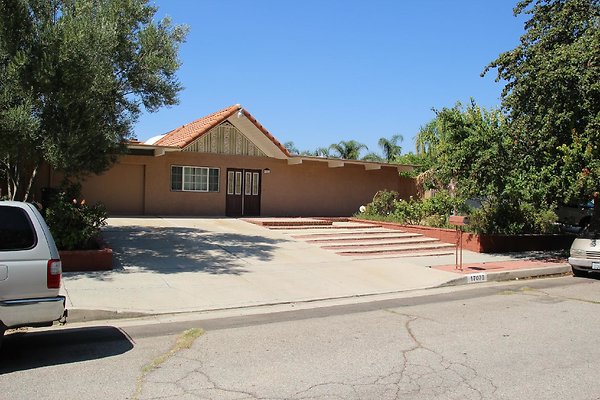 79.Neighborhood.EICHLER.Lisette.GranadaHills