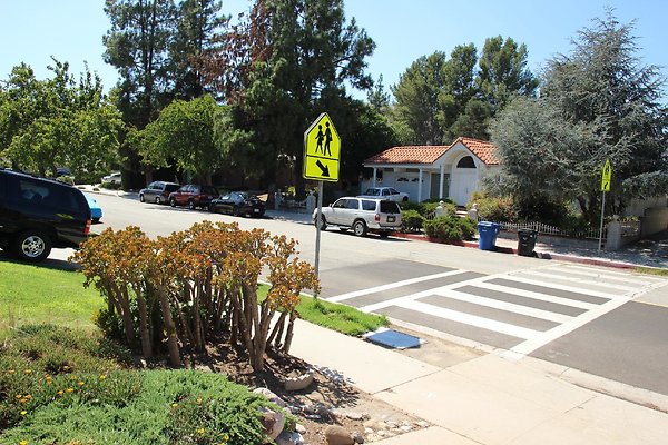 96.Neighborhood.EICHLER.Lisette.GranadaHills