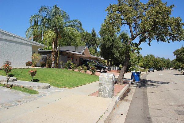 71.Neighborhood.EICHLER.Lisette.GranadaHills