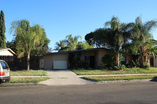 34.19409.Lull.St.Reseda