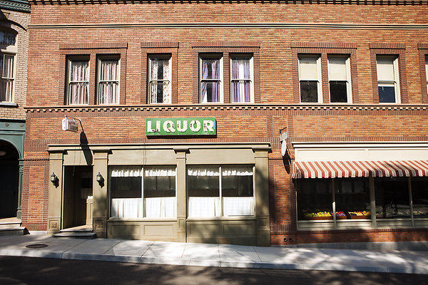 store-front-liquor-store